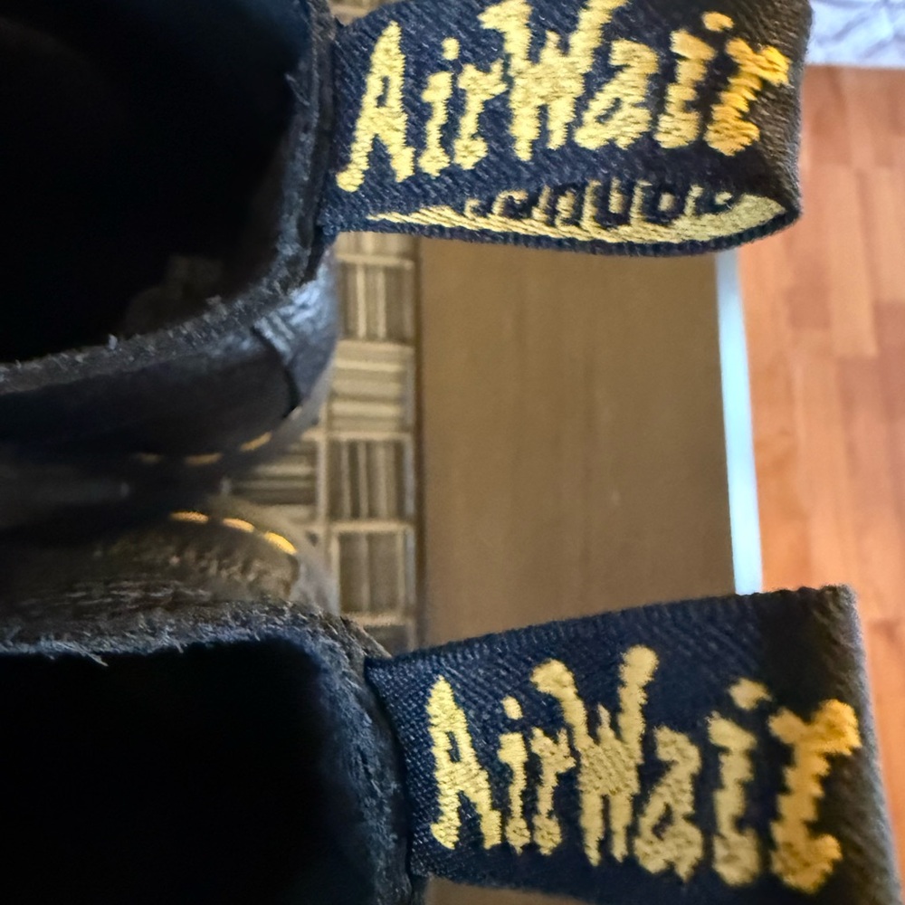 DR MARTENS AIRWAIT
Size 5 NEW - Picture 2 of 7